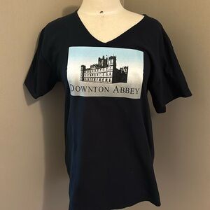 Gildan Downton Abbey Graphic Tee VNeck Size Medium